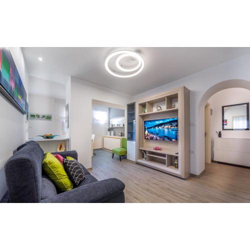 Apartments Dujmic - 50m from the sea with private parking