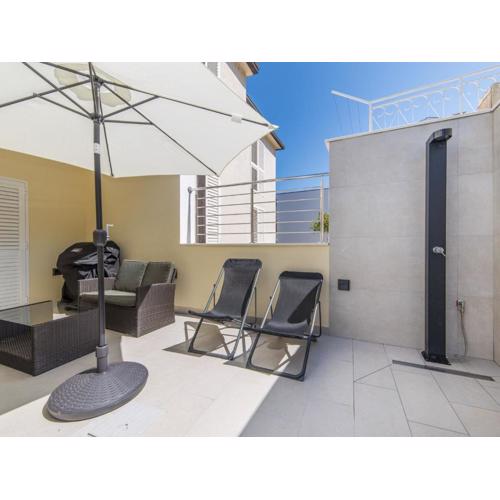 Apartments Ema-Two Bedroom Apartment with Sea View Perla