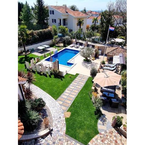 Apartments Engel with Pool