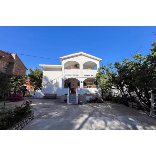 Apartments Franjo