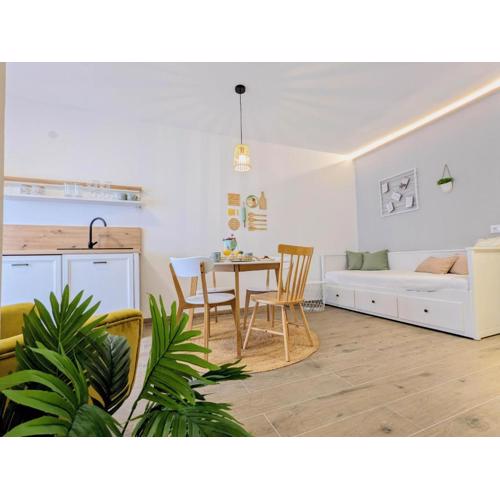 Apartments Gin & Tonic