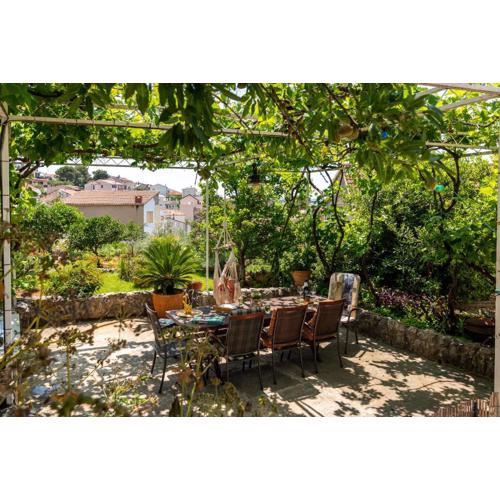 Apartments Gordan with garden, 3 min walk to the beach