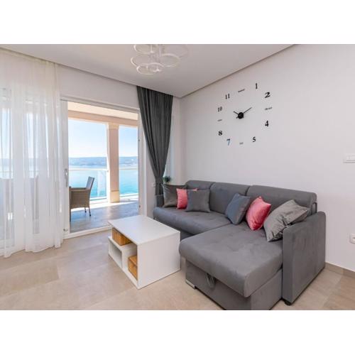Apartments Hope Dugi Rat - Three-Bedroom Apartment with Jacuzzi Stanko