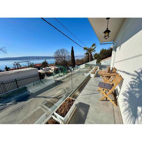 Apartments in Crikvenica 53742