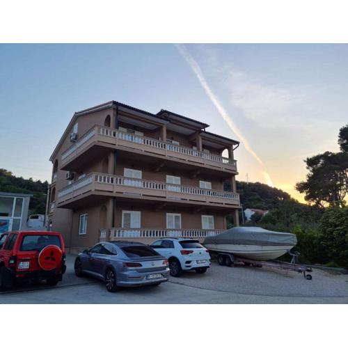 Apartments in Mundanije/Insel Rab 30445