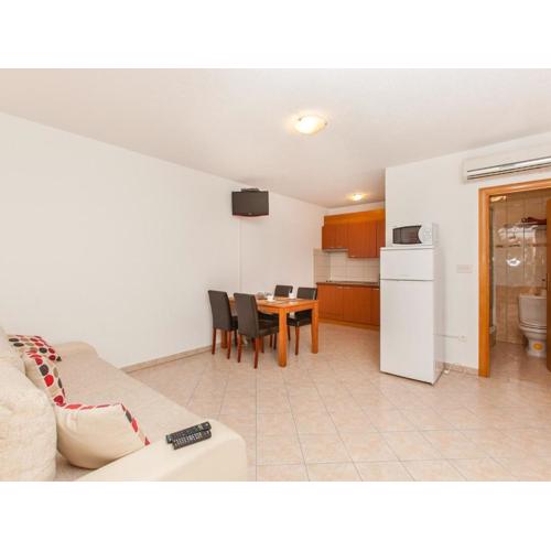 Apartments in Okrug Gornji 33036