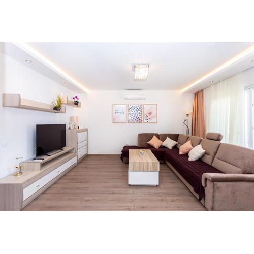 Apartments Iva Brstilo