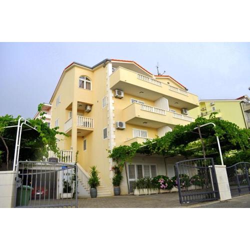 Apartments Ivi