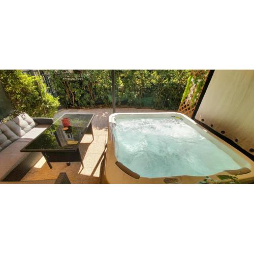 Apartments Johnny Split Croatia with Hot Tub