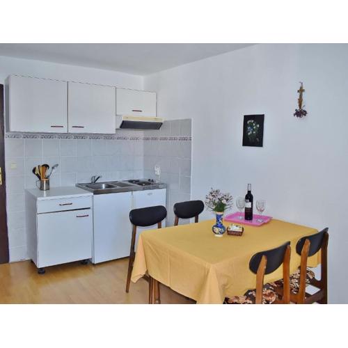 Apartments Jug - Comfort Studio Apartment with Balcony and Sea View