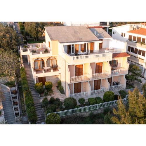 Apartments Kapetan Jure