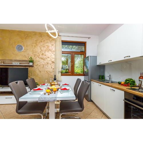 Apartments Kiki 150 METERS TO THE BEACH