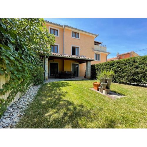 Apartments Ladonja