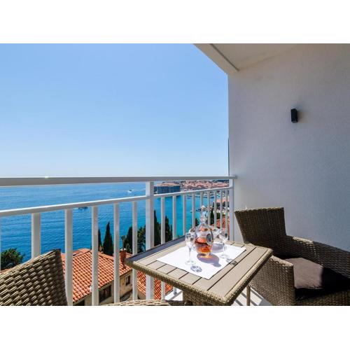 Apartments Lazarin - One Bedroom Apartment with Balcony and Sea View 2 Mali