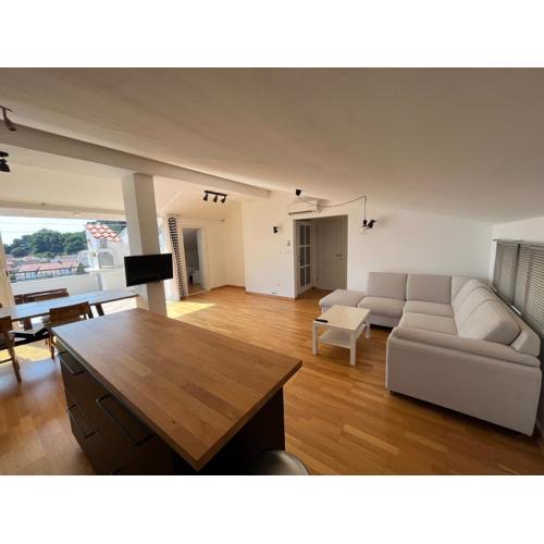 Apartments Leut 80m from the Sea