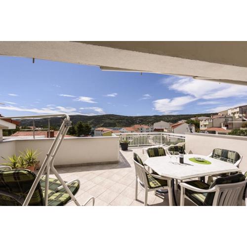 Apartments Luka - Trogir, Marina 150m from the beach