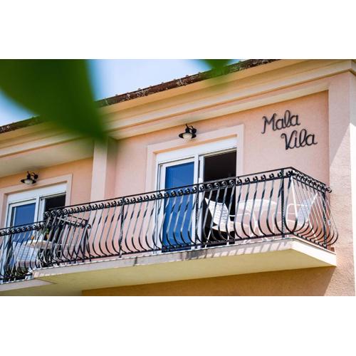 Apartments Mala Vila