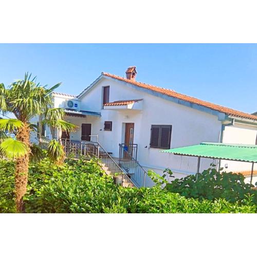 Apartments Malenica, Njivice, Croatia, 200 m from the sea