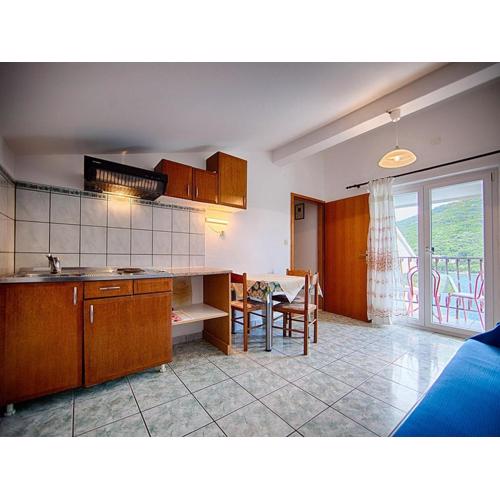 Apartments Malo Lago - One-Bedroom Apartment with Balcony and Sea View - Attic Apartment 3