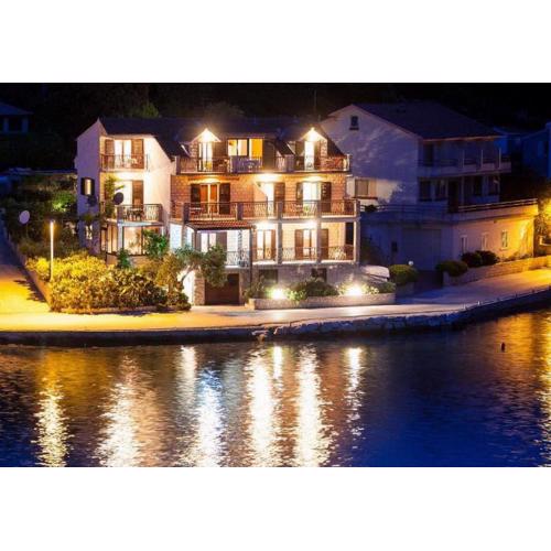 Apartments Malo Lago
