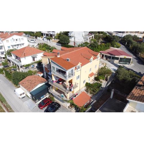 Apartments Mara Seget Vranjica