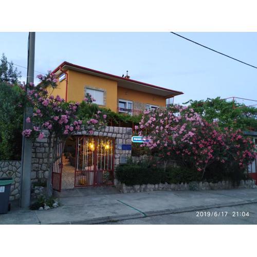 Apartments Maricic 200 meters from the Beach
