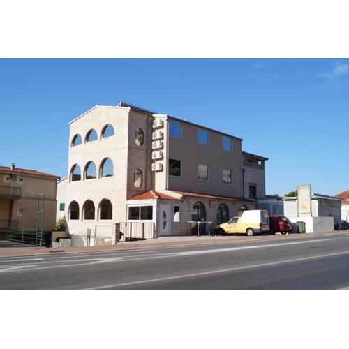 Apartments Mario with private parking