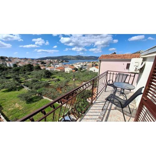 Apartments Mato with balconies, garden & the sea view