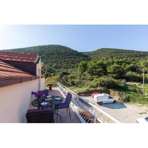 Apartments Memuni - Comfort One Bedroom Apartment with Balcony and Sea View VELIKI