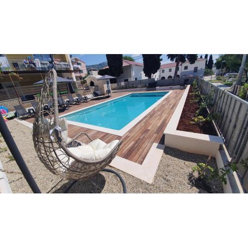 Apartments Meštrović with heated swiming pool- near Split