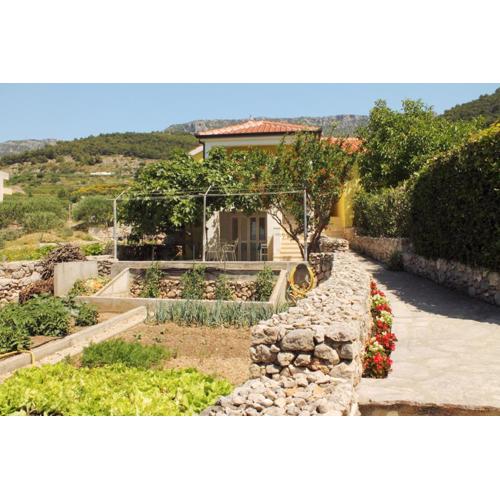Apartments Nejašmić - little house for peaceful and domestic vacation