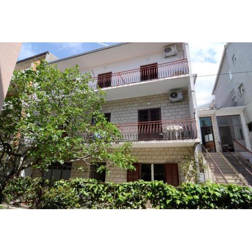 Apartments Nuic 748