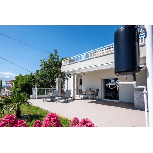 Apartments Omorfia