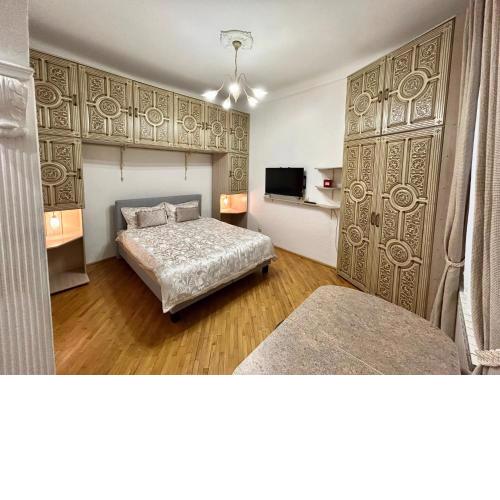 APARTMENTS on SHOLOM ALEICHEM та ще варіант поруч
