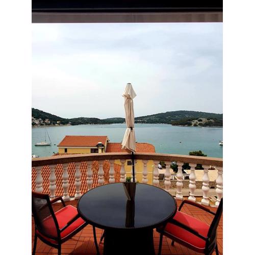 Apartments Perina Tisno