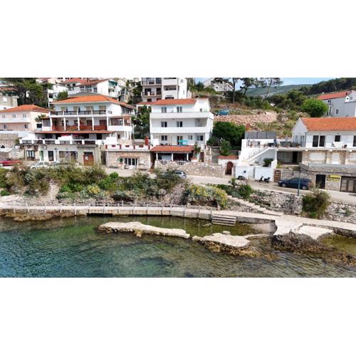 Apartments Peronja Jelsa Seafront