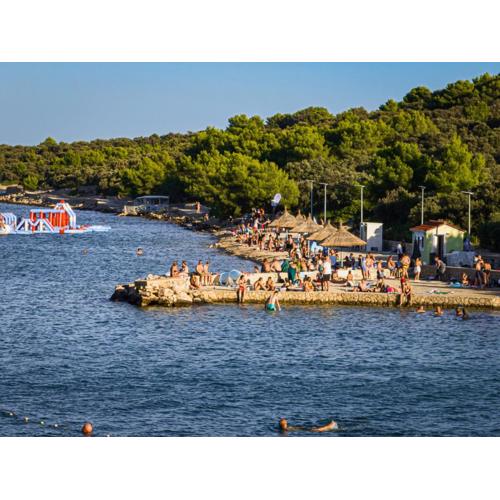 Apartments Pervan by the beach 3 bedrooms