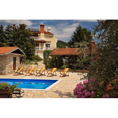Apartments Petricic with swimming pool