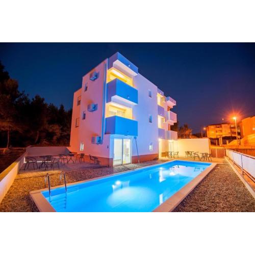 Apartments Podstrana with shared Pool