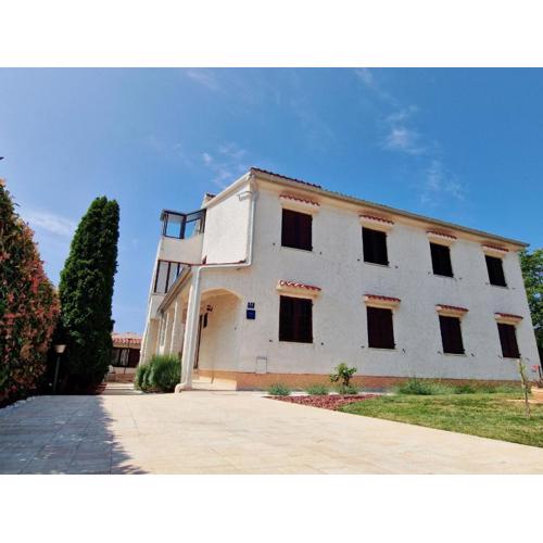 Apartments Regi Medulin