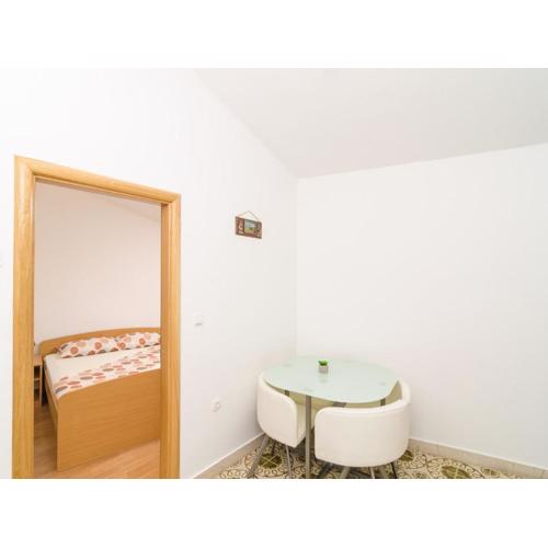 Apartments & Rooms Bari i -Comfort One Bedroom Apartment with Balcony and Garden View Apt Preko-5