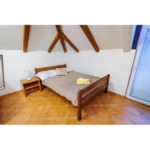 Apartments & rooms Lucie