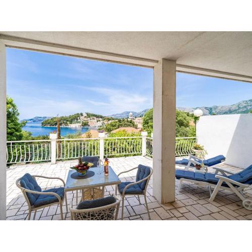 Apartments & Rooms Mara & Petrunjela - Two Bedroom Apartment with Terrace and Sea View