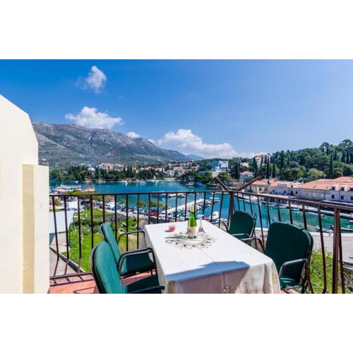 Apartments & Rooms Mihajica