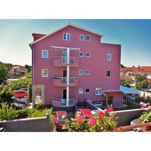 Apartments & Rooms Nikolić
