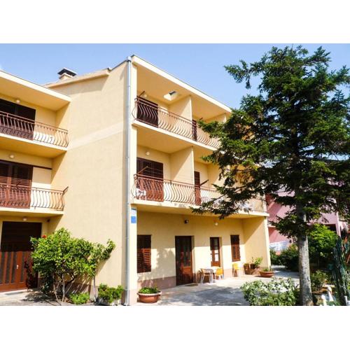 Apartments Šarić