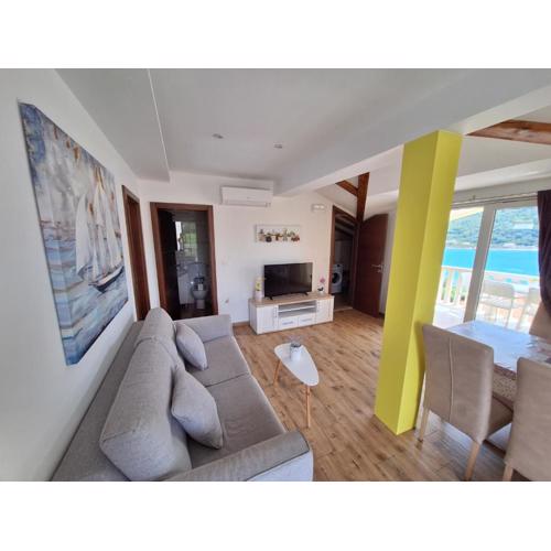 Apartments Šišević - Comfort Apartments with Balconies and Sea View