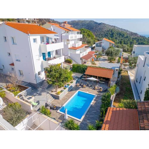 Apartments Sunshine with pool