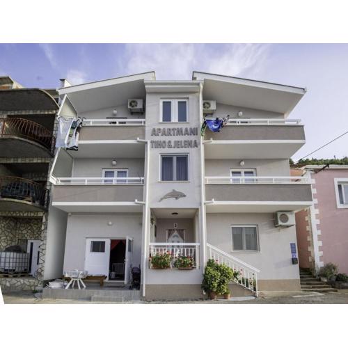 Apartments Tiho & Jelena- One Bedroom Apartment with Balcony and Sea View Maestral