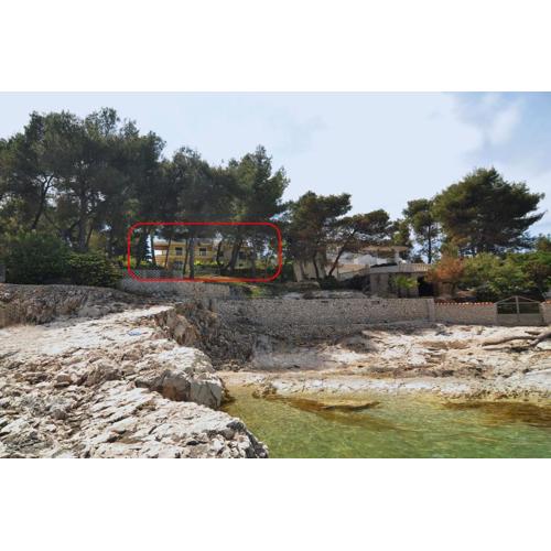 Apartments Tojcic, 1 min walk to the beach